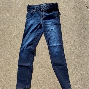 American Eagle dark wash skinny jeans